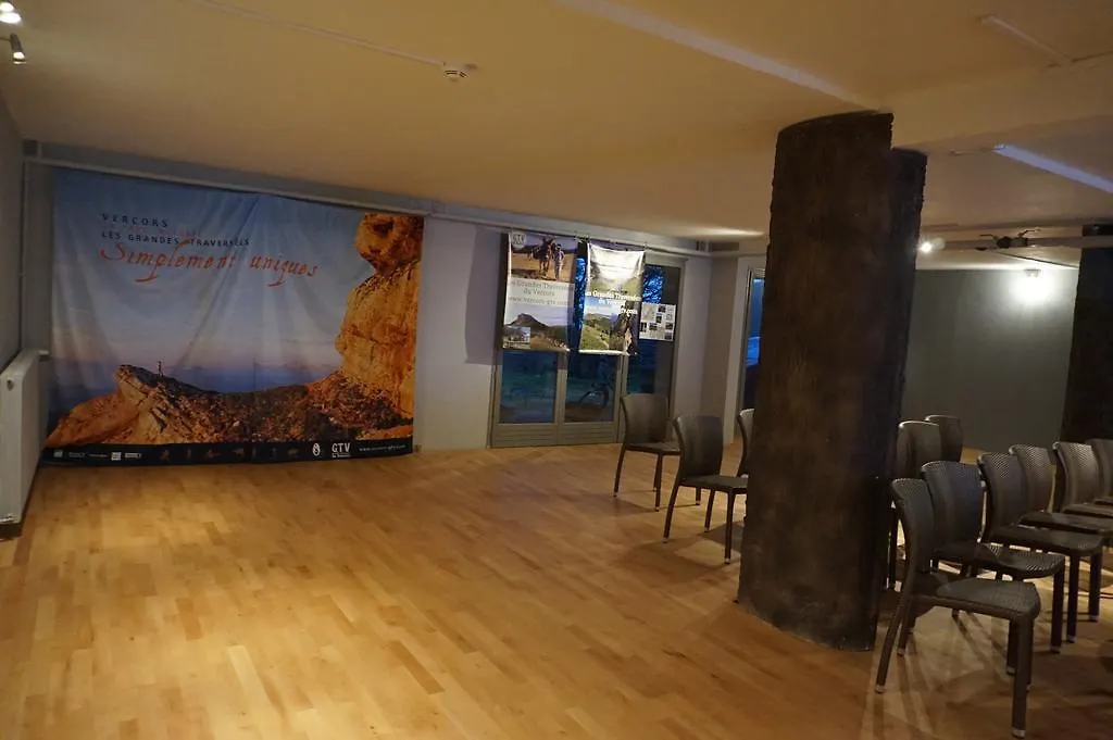 Hotel Coeur Des Montagnes Rencurel 2*,