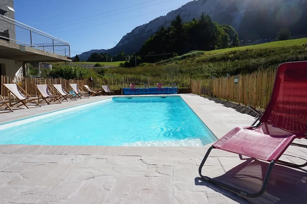 Hotel Coeur Des Montagnes Rencurel 2*,